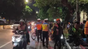 Kebakaran Gedung Terra Drone Jakpus: 22 Tewas, Ratusan Warga Memadati TKP