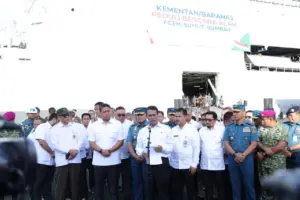 Mentan dan KASAL Lepas Bantuan Bencana Sumatera Tahap III via KRI Makassar