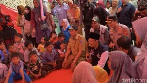 Gus Ipul Hibur Anak-anak Korban Banjir Pidie Jaya dengan Salawat dan Dialog Cita-cita