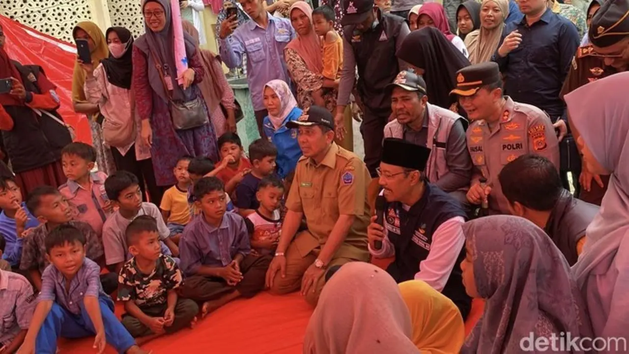 Gus Ipul Hibur Anak-anak Korban Banjir Pidie Jaya dengan Salawat dan Dialog Cita-cita Gus Ipul Hibur Anak-anak Korban Banjir Pidie Jaya dengan Salawat dan Dialog Cita-cita