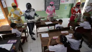BGN Usulkan Sopir Pengantar Makan Bergizi Gratis Pakai Kostum Power Rangers untuk Tingkatkan Antusiasme Siswa