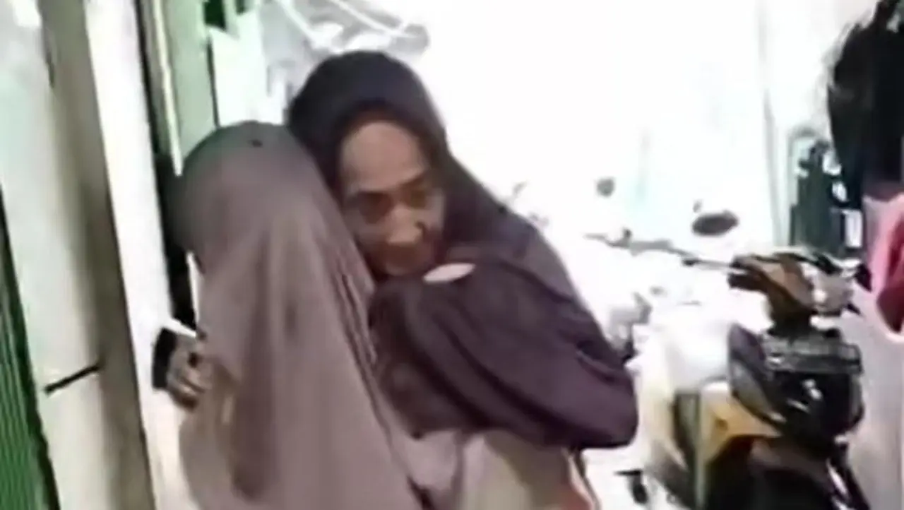 Lurah Maricaya Baru: “Sebentar Lagi Rapat,” Soal Nenek Sakit Digotong Ambil Raskin