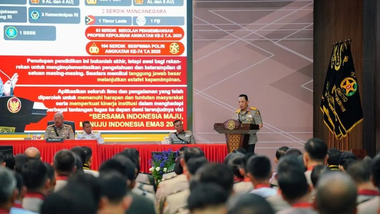 Kapolri Jenderal Listyo Sigit Prabowo Resmi Tutup Pendidikan Sespim Polri TA 2025 di Lembang