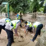 Korlantas Polri Bersihkan Masjid Terdampak Banjir di Aceh Tamiang, Bantu Warga Pulihkan Fasilitas Ibadah