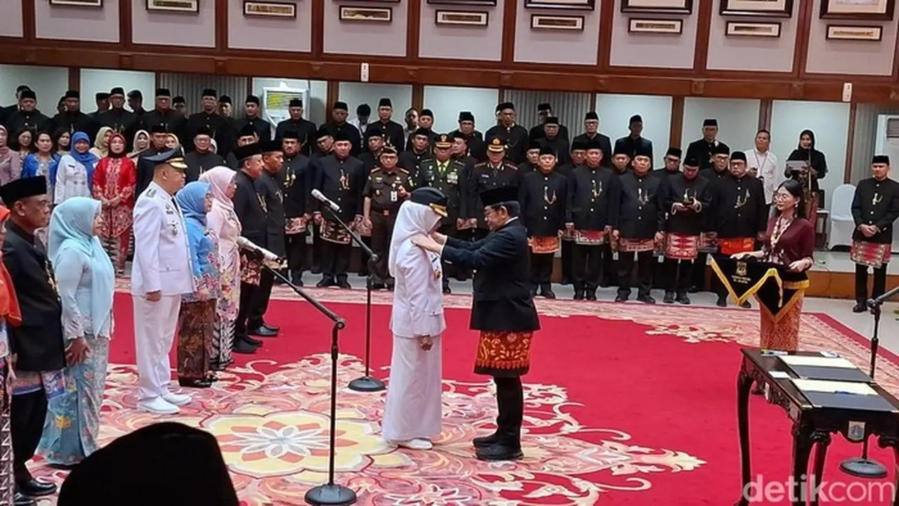 Gubernur Pramono Anung Lantik Iin Mutmainnah Jadi Wali Kota Jakarta Barat, Tekankan Merit Sistem