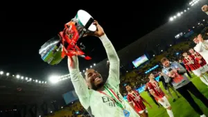 Mike Maignan: “Lupakan Gelar Musim Lalu, AC Milan Harus Fokus Singkirkan Napoli di Piala Super Italia”