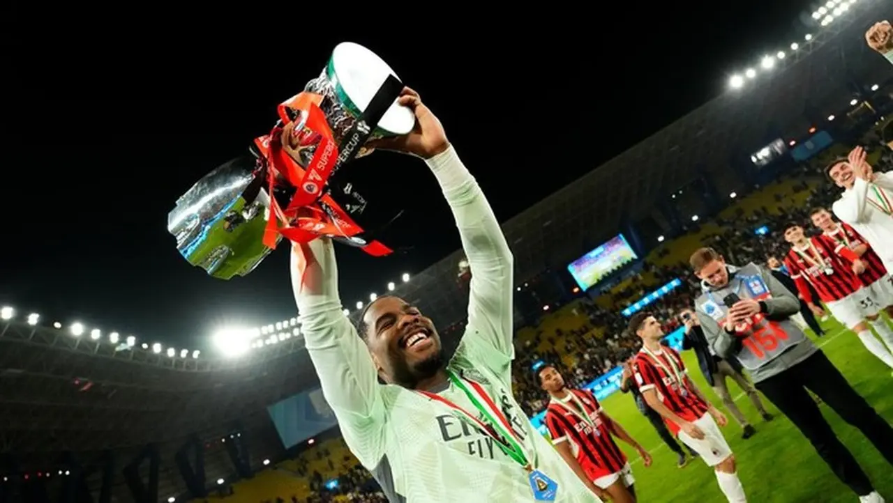 Mike Maignan: “Lupakan Gelar Musim Lalu, AC Milan Harus Fokus Singkirkan Napoli di Piala Super Italia” Mike Maignan: “Lupakan Gelar Musim Lalu, AC Milan Harus Fokus Singkirkan Napoli di Piala Super Italia”