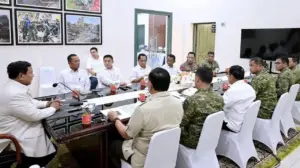 Prabowo Tinjau Penanganan Bencana Sumbar, Langsung Gelar Rapat Terbatas dengan Jajaran Menteri dan TNI-Polri