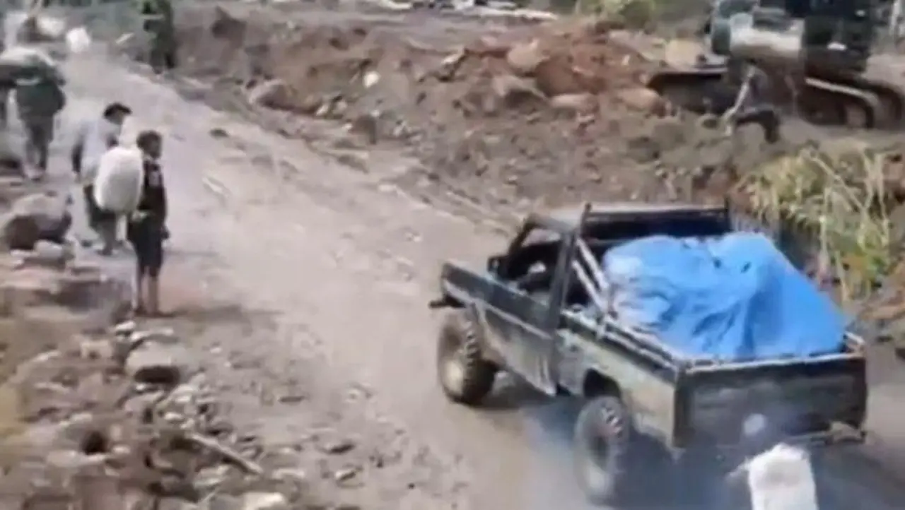 Seskab Teddy Pastikan Akses Jalan KKA Aceh Utara-Bener Meriah Kembali Tersambung Setelah Bencana