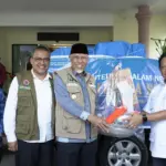 Mendagri Tito Karnavian Serahkan Bantuan Kemanusiaan untuk Korban Bencana di Sumatera Barat