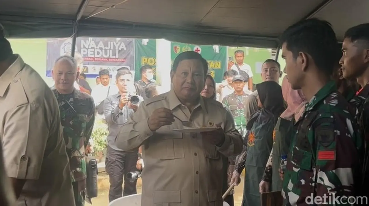 Prabowo: “Enak, Telur Ceplok” Saat Tinjau Dapur Umum Pengungsian Bencana di Agam, Sumbar Prabowo: “Enak, Telur Ceplok” Saat Tinjau Dapur Umum Pengungsian Bencana di Agam, Sumbar