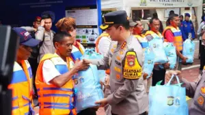 Kapolda Metro Jaya Tegaskan Nelayan Garda Terdepan Jaga Keamanan Laut Jakarta di Apel Besar