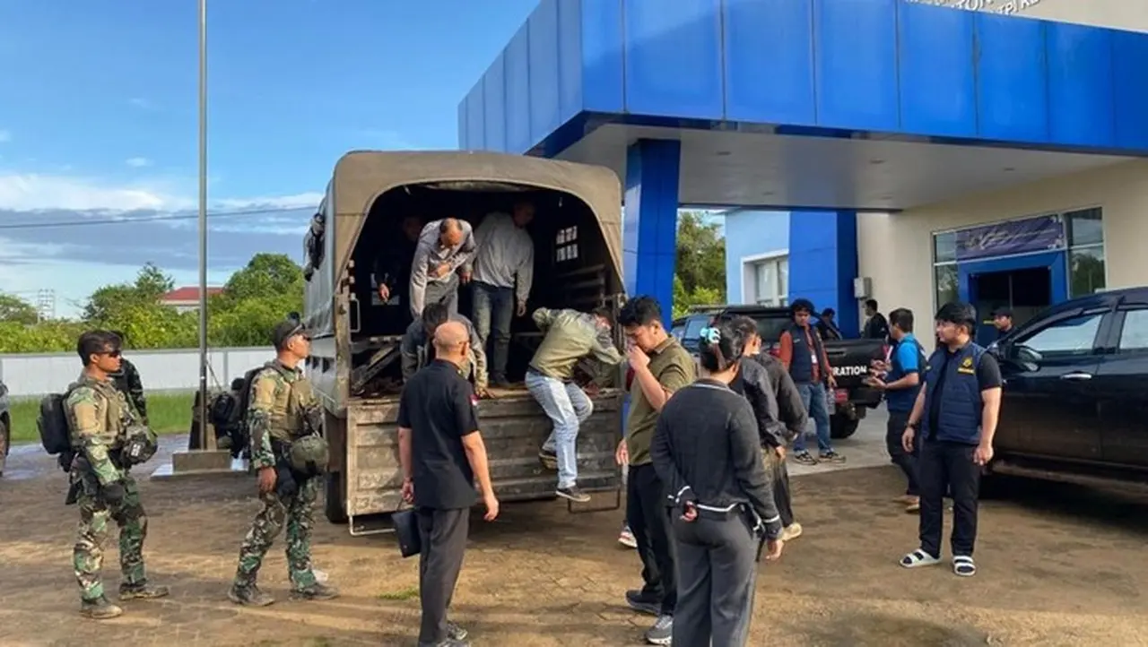 15 WN China Penyerang TNI di Ketapang Ternyata Mantan Karyawan PT SRM, Izin Kerja Habis 15 WN China Penyerang TNI di Ketapang Ternyata Mantan Karyawan PT SRM, Izin Kerja Habis