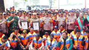 Polda Metro Jaya Gandeng 1.000 Nelayan dalam Program ‘Jaga Laut Jakarta’, Raih Rekor MURI