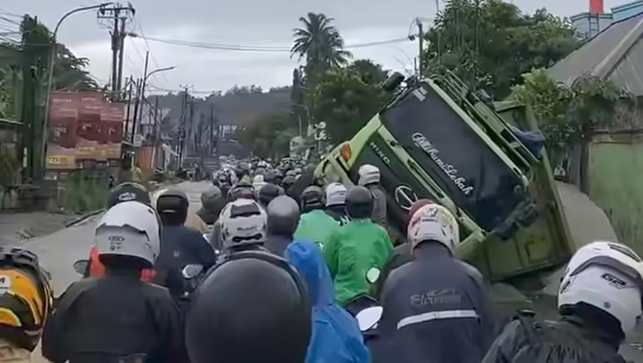 Truk Amblas di Sentul Bogor, Lalu Lintas Sempat Lumpuh Total Akibat Perbaikan Jalan dan Evakuasi