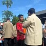 Prabowo Ajak Pengungsi Bencana Sumbar Tebak Nama Menteri, Kagumi Cita-cita Anak Jadi Tentara