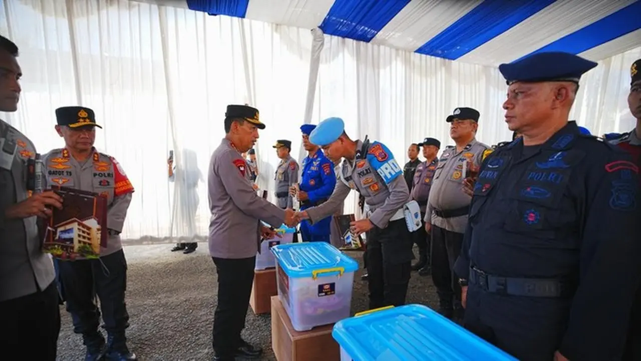 Jenderal Sigit: “Polri Tidak Akan Pernah Tinggalkan Anggotanya” di Tengah Bencana Sumbar