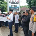 Kapolsek Cisauk: “150 Warga Serpong Demo DPRD Tangsel Tuntut Pengelolaan Sampah TPA Cipeucang”