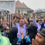 Tuntut Kenaikan UMK 12 Persen, Ratusan Buruh Gelar Demonstrasi di Pendopo Bupati Serang