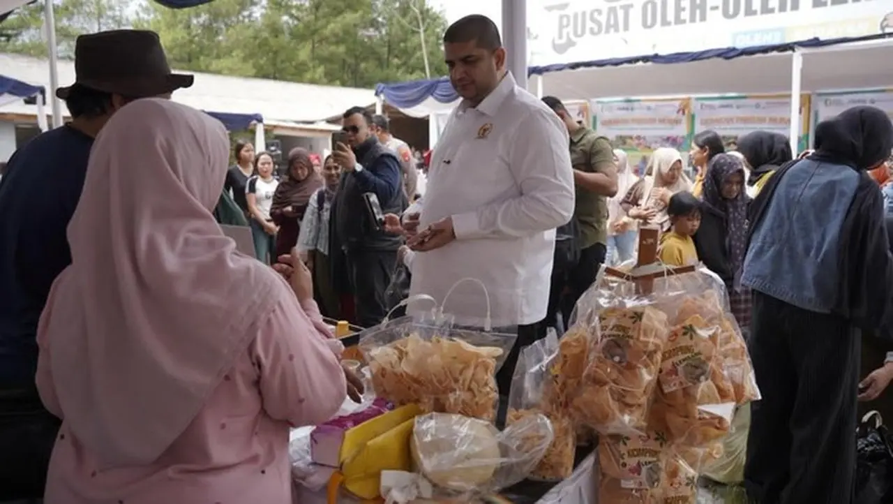Anggota DPR Rajiv Pastikan Pangan Terjangkau, Gelar Gerakan Pangan Murah di Bandung Raya