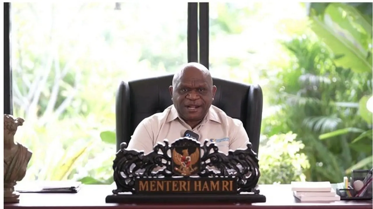 Natalius Pigai: “Tolak Parcel Natal demi Integritas Pelayanan Publik” Natalius Pigai: “Tolak Parcel Natal demi Integritas Pelayanan Publik”