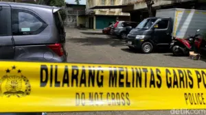 Tim Jibom Polda Jabar Sterilisasi Lokasi Penemuan Benda Diduga Bahan Peledak di Depan Gereja GKPS Bandung