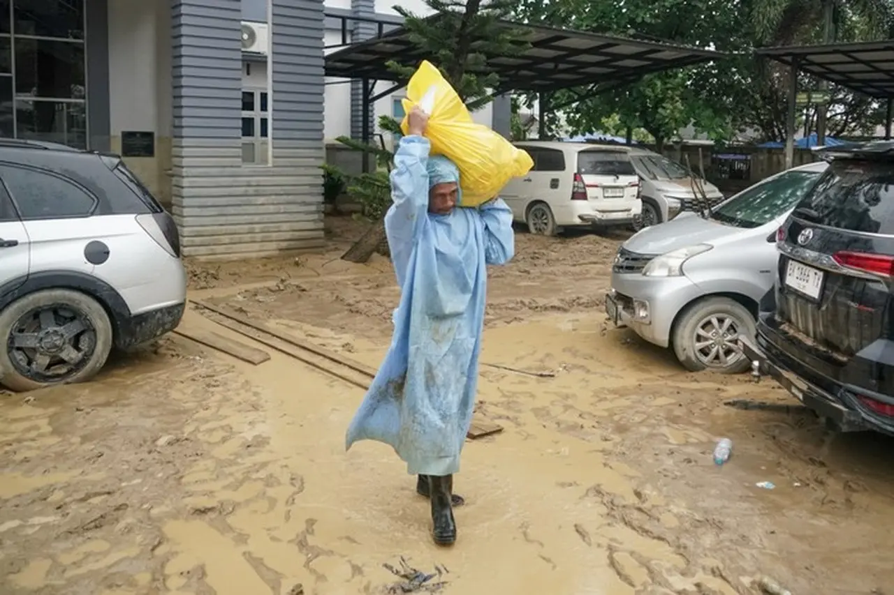 Kemenkes Bergerak Cepat Pulihkan Ratusan RSUD dan Puskesmas di Tiga Provinsi Terdampak Bencana