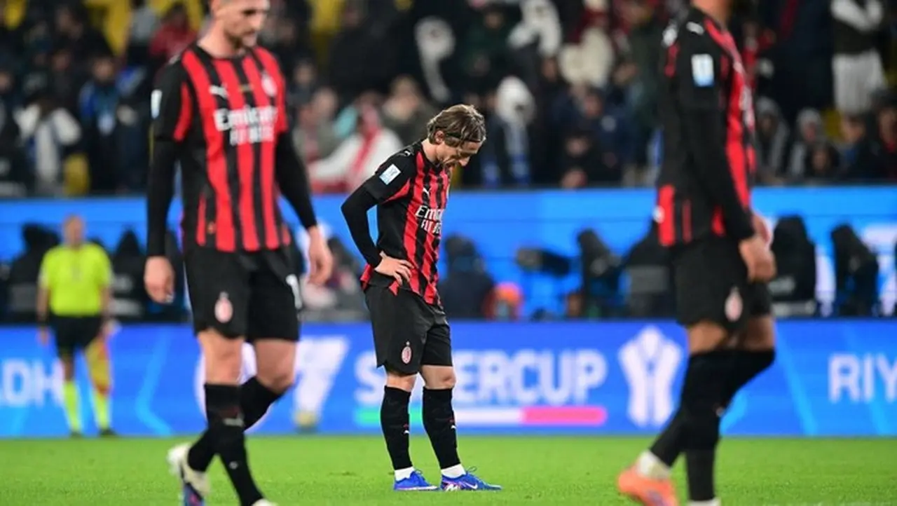Adrien Rabiot Soroti Pertahanan AC Milan yang ‘Agak Tipis’ Usai Tersingkir dari Piala Super Italia oleh Napoli