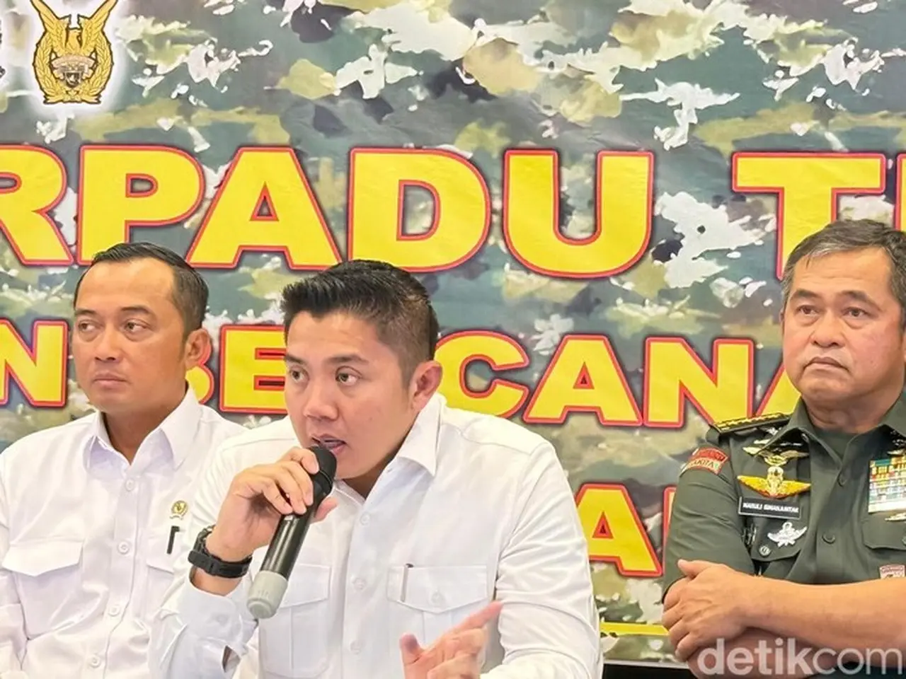 Teddy Indra Wijaya Tegaskan Pemerintah Tangani Bencana Sumatera Sejak Hari Pertama Tanpa Sorotan Media