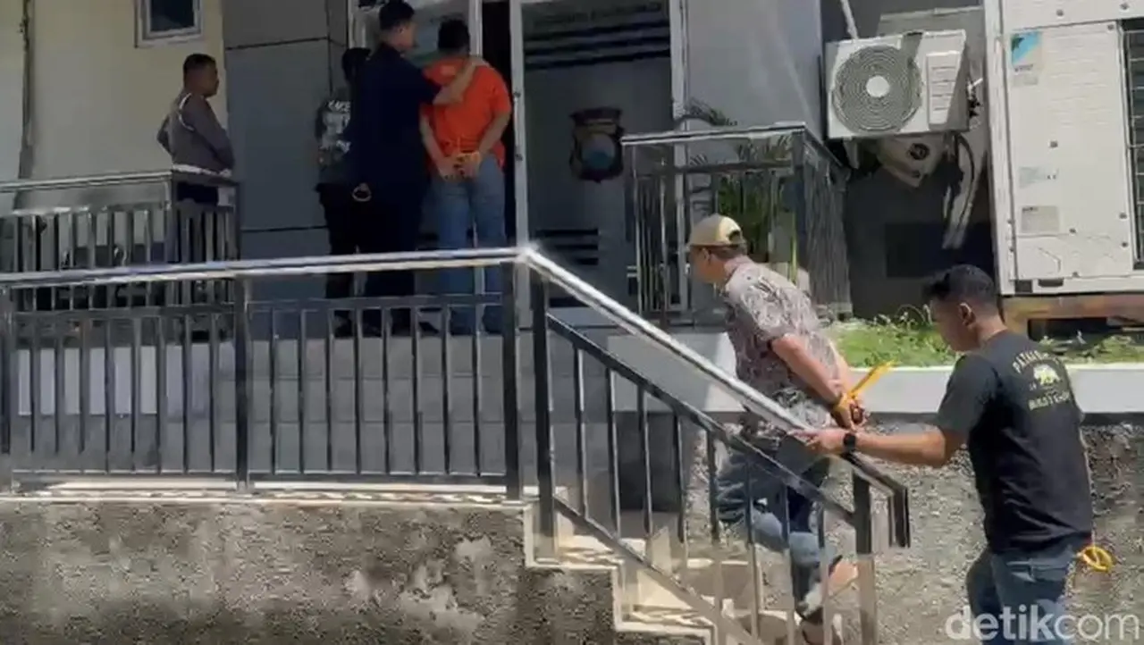 Polisi Tangkap 4 Orang Terkait Aplikasi Matel Ilegal di Gresik, Sebar 1,7 Juta Data Nasabah