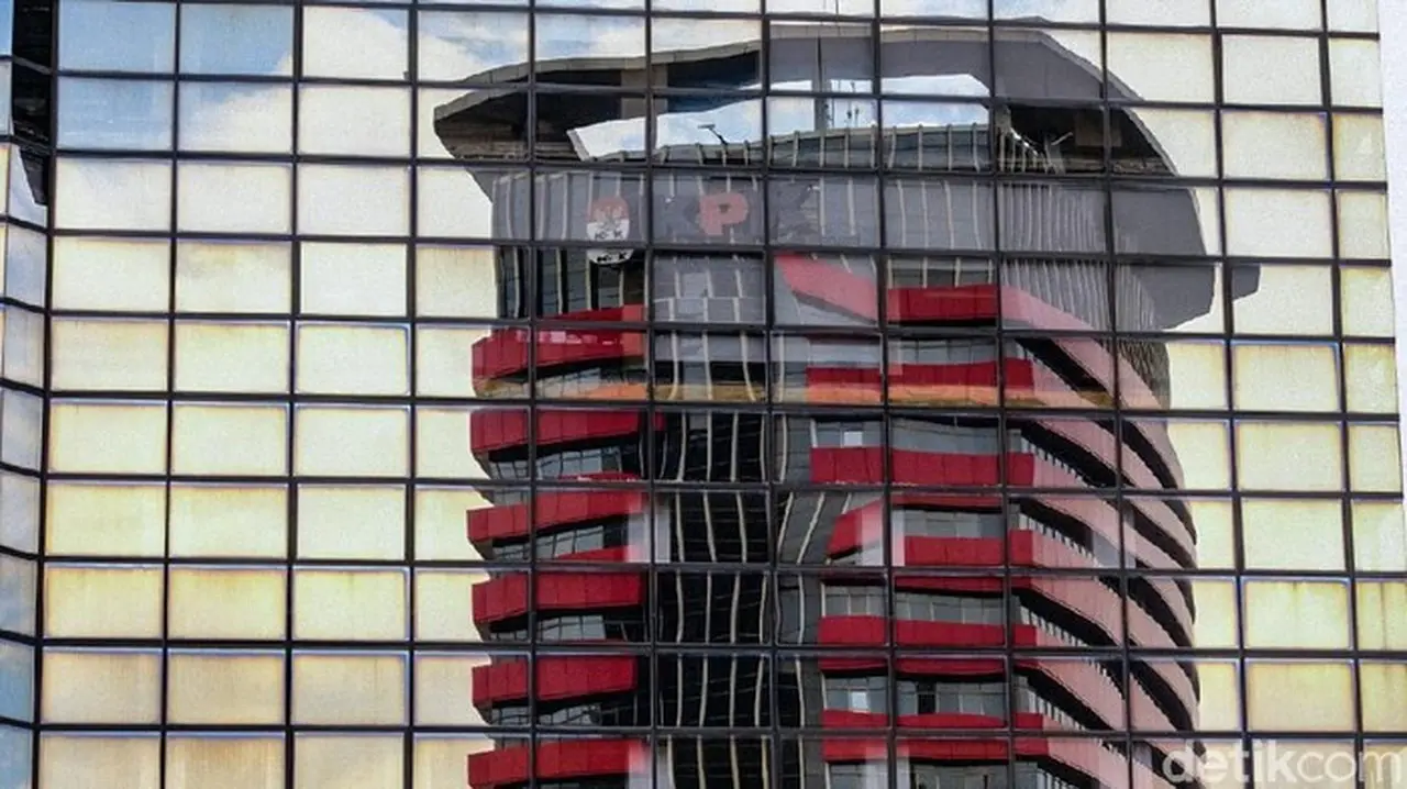 KPK Ungkap Ayah Bupati Bekasi Ade Kuswara Kunang Turut Terjaring OTT Suap Proyek