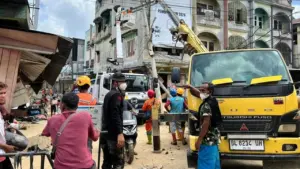 Brimob Polda Aceh Kawal PLN Normalisasi Listrik Pasca-Banjir Aceh Tamiang