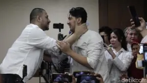 Aditya Zoni: “Betapa Hancurnya Negeri Ini…” Usai Dengar Pengakuan Ammar Zoni Soal Kekerasan dalam Pemeriksaan