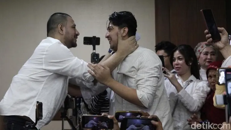 Aditya Zoni: “Betapa Hancurnya Negeri Ini…” Usai Dengar Pengakuan Ammar Zoni Soal Kekerasan dalam Pemeriksaan