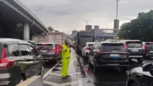Kepadatan Arus Balik di Tol Jakarta-Tangerang, Polisi Terapkan Buka Tutup Underpass Tomang
