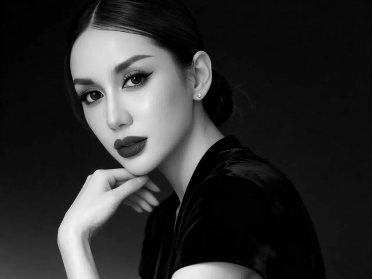 Ade Tya: “Ari Lasso Chat Duluan, Nama Baik dan Psikis Saya Terganggu Akibat Tudingan Orang Ketiga”