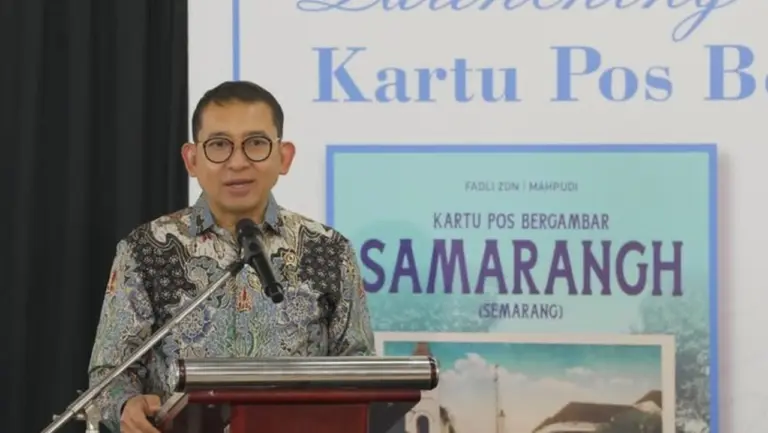 Merekam Jejak Sejarah Semarang Lewat Kartu Pos, Menbud Fadli Zon Luncurkan Buku ‘Samarangh’