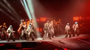 Wang Leehom Bikin Heboh: Robot Humanoid Unitree G1 Jadi Penari Latar, Aksi Akrobatik Pukau Penonton