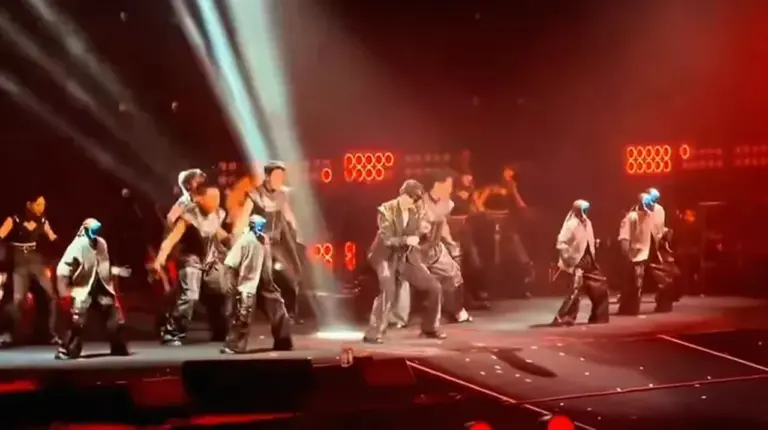 Wang Leehom Bikin Heboh: Robot Humanoid Unitree G1 Jadi Penari Latar, Aksi Akrobatik Pukau Penonton