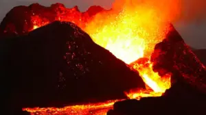 Badan Geologi Umumkan 127 Gunung Berapi di Indonesia Berstatus Aktif, Tiga di Antaranya Siaga