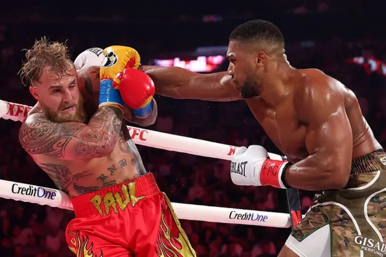 Anthony Joshua Kalahkan Jake Paul dengan KO Dramatis di Ronde Keenam, Guncang Kaseya Center Miami