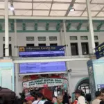 Stasiun Pasar Senen Dipadati Pemudik Jelang Libur Nataru 2025, Operasi Lilin Polri Dimulai