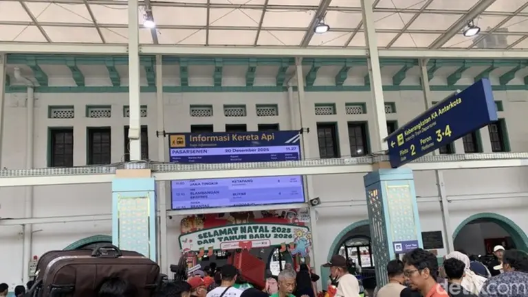 Stasiun Pasar Senen Dipadati Pemudik Jelang Libur Nataru 2025, Operasi Lilin Polri Dimulai