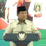Prabowo Heran Sambutan Riuh untuk Seskab Teddy: “Yang Presiden Saya, Ini Emak-emak Tuh”