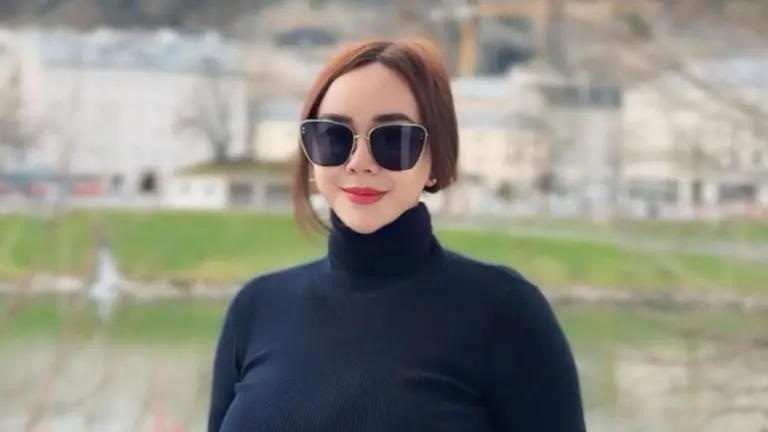 Di Tengah Isu Perceraian Mantan Pejabat, Aura Kasih Bagikan Pesan Syukur di Instagram