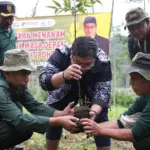 Anggota DPR Kawendra: “Pembangunan Tak Boleh Korbankan Lingkungan,” Tanam 888 Pohon di Lumajang