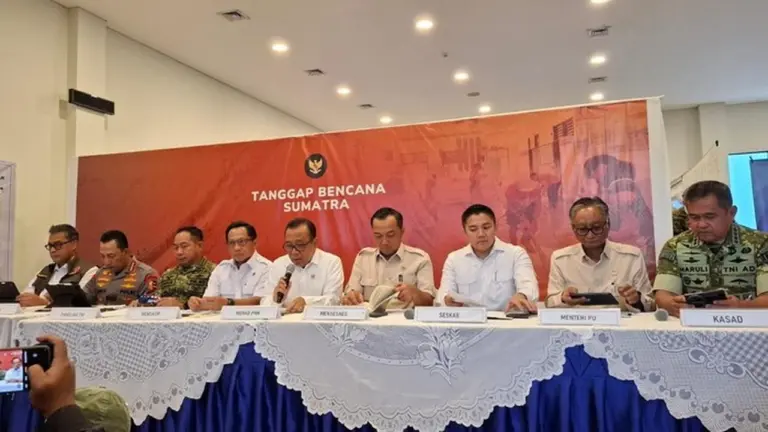 Seskab Teddy Indra Wijaya: “Semua Butuh Kerja Sama, Kekompakan, Energi Positif” untuk Bencana Sumatera