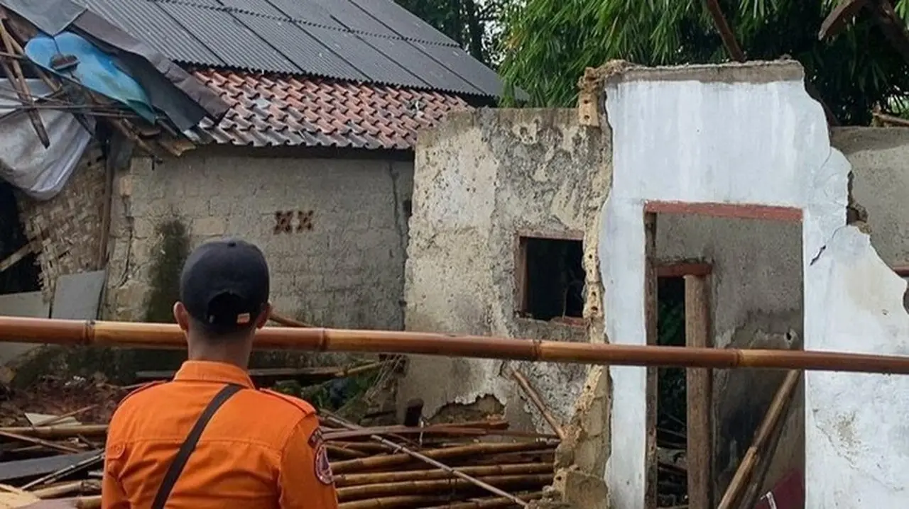 BPBD Bogor Ungkap 5 Rumah Warga di Dramaga Rusak Parah Akibat Hujan Deras Disertai Angin Kencang