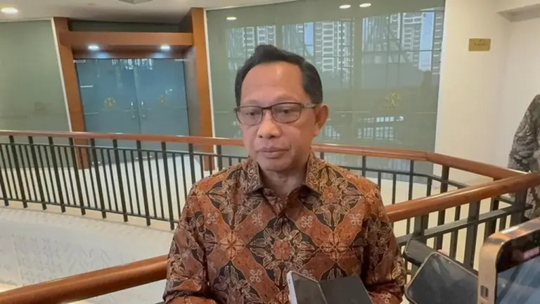 Mendagri Tito Karnavian Pastikan 106 Ribu Pakaian dan Selimut Baru Dikirim ke Korban Bencana Aceh