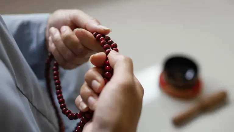 Panduan Lengkap Dzikir Bulan Rajab: Amalan Harian untuk Ketenangan Hati dan Persiapan Ramadan Panduan Lengkap Dzikir Bulan Rajab: Amalan Harian untuk Ketenangan Hati dan Persiapan Ramadan